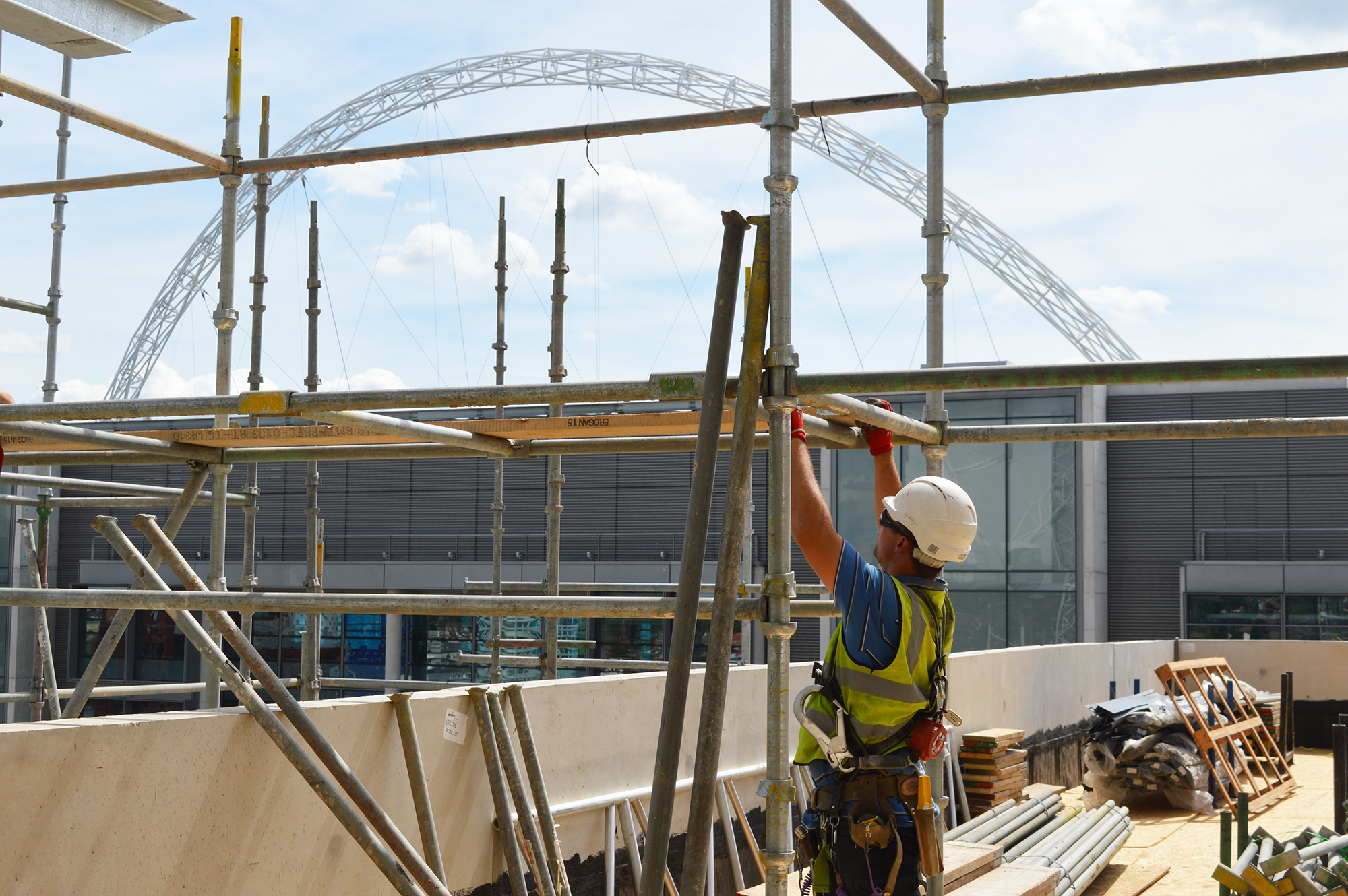 large scaffolding contractor
